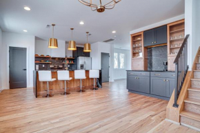 Sleek and Modern Nashville Home Walk to Marathon!